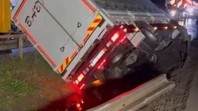 Bursa’nın Gemlik-Orhangazi kara yolunda 4 aracın karıştığı trafik kazasında sürücüler