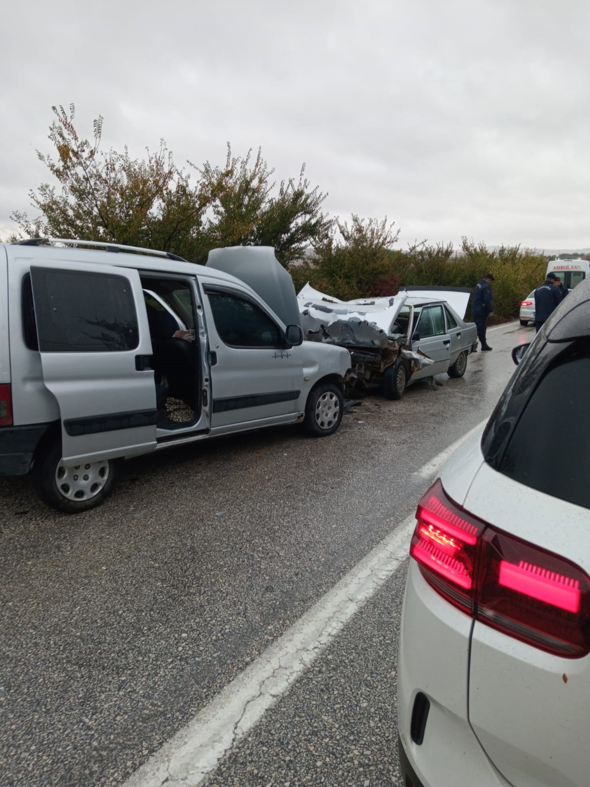 Tekirdağ’ın Şarköy ilçesinde hafif ticari araç ile otomobilin çarpışması sonucu