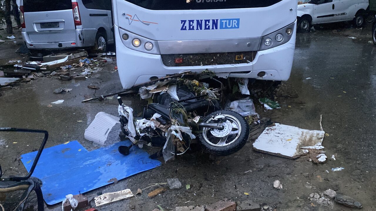Ayazağa’da selin boyutu gün ağarınca ortaya çıktı 2 Bülten Medya -