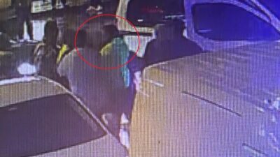  Bursa’nın Osmangazi ilçesinde park halindeki otomobile çarpan alkollü sürücü,