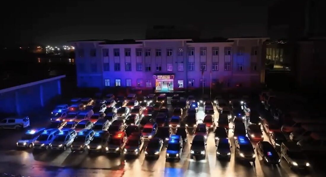 Bursa’da şafak operasyonu: 25 gözaltı! Bursa’da suç örgütlerini öven ve bu yapılara eleman temin ettiği