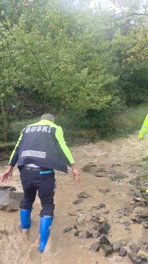 Bursa’nın Mudanya ilçesinde yoğun yağış nedeniyle taşkın riski oluşturan Karanlık