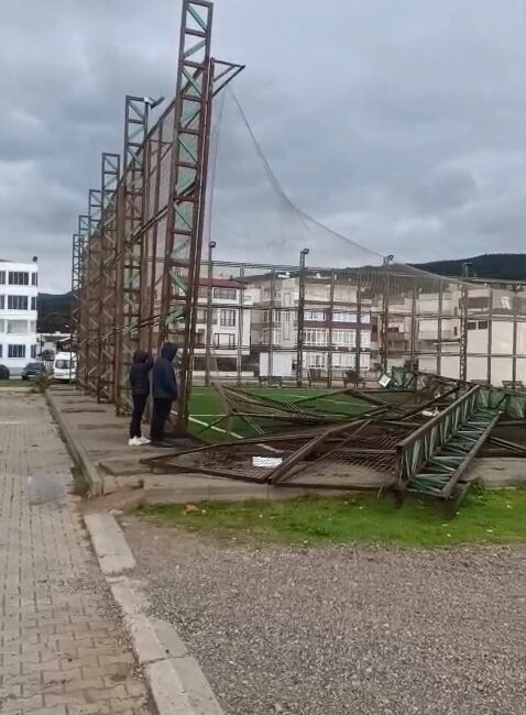 Bursa’nın Karacabey ilçesine bağlı Yeniköy Mahallesi’nde yağışın ardından etkisini artıran