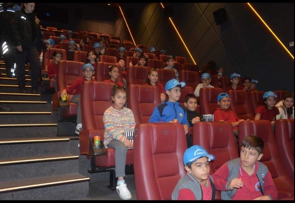 Bursa’da 48 öğrenciye sinema sürprizi 2 Bülten Medya -