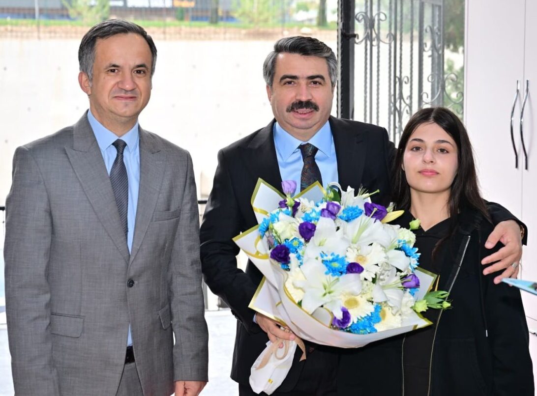 Oktay Yılmaz öğrencilerle masa tenisi ve voleybol oynadı 3 Bülten Medya -