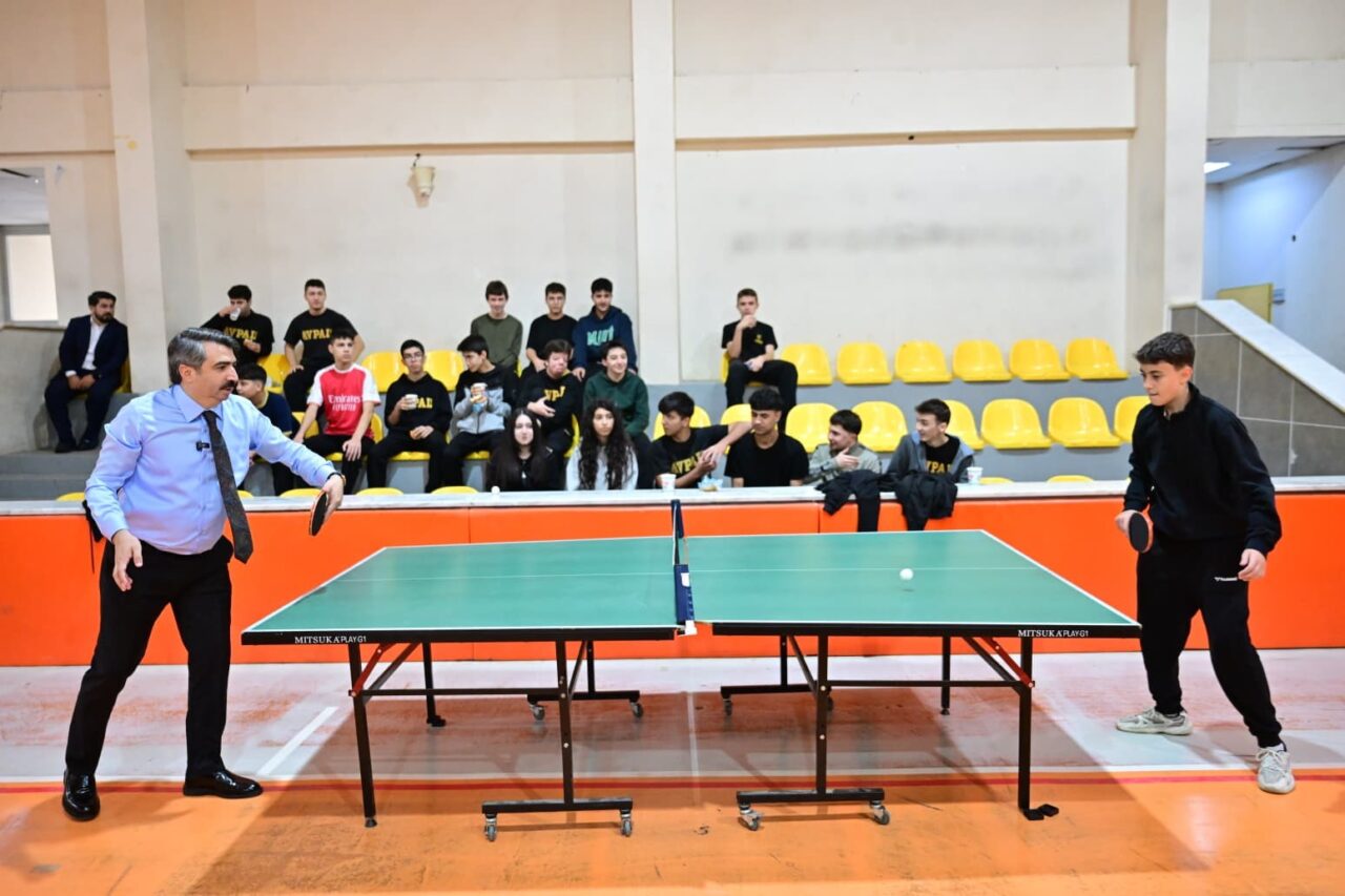 Oktay Yılmaz öğrencilerle masa tenisi ve voleybol oynadı 2 Bülten Medya -