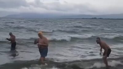 Bursa’da etkili olan soğuk ve yağışlı hava, İznik Gölü’nde dalgaların