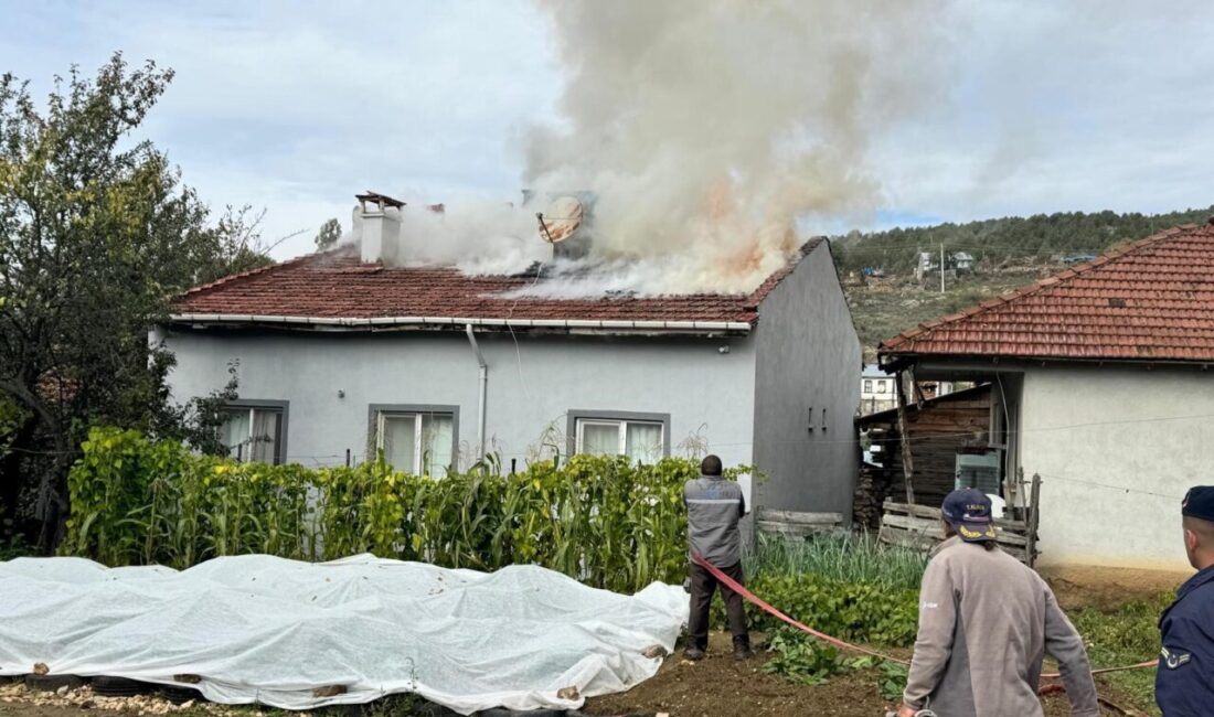 Bilecik’te kaynak sırasında yangın paniği! Bilecik’in Pazaryeri ilçesinde kaynak çalışması sırasında çıkan kıvılcımlar, çatı katında