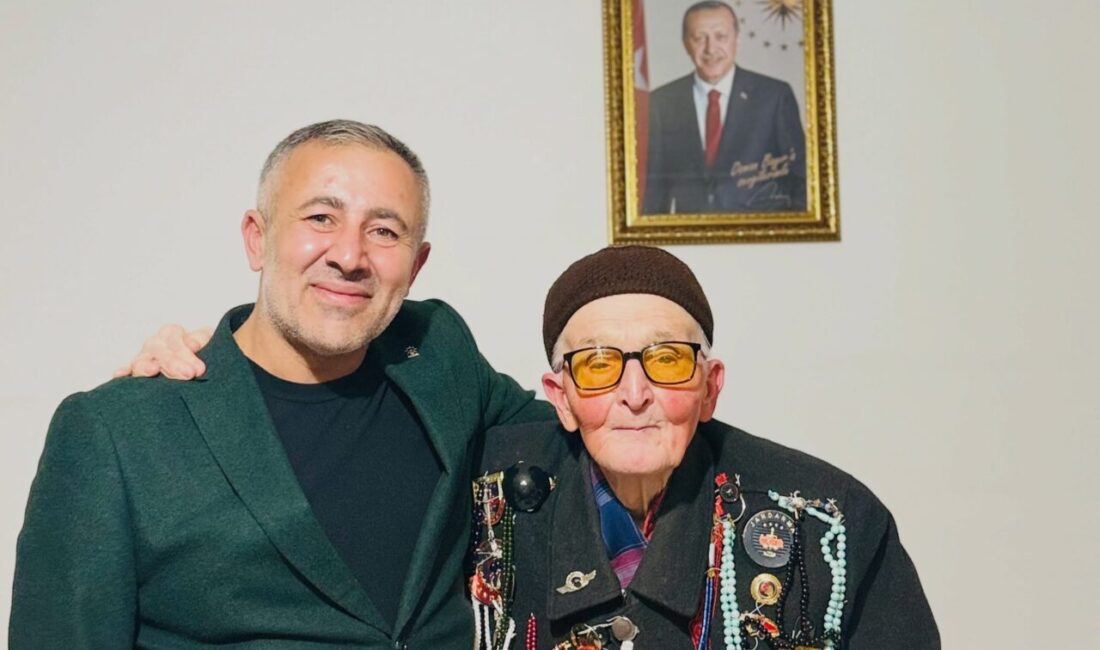 Şehit babasına anlamlı ziyaret AK Parti Bilecik İl Başkanı Serkan Yıldırım, eşi Berrin Yıldırım