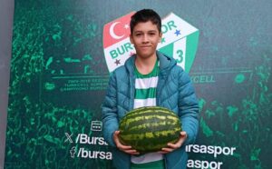 Bursaspor kaptanı Ertuğrul Ersoy’un çağrısı karşılık buldu. Karacabeyli taraftar İsmail