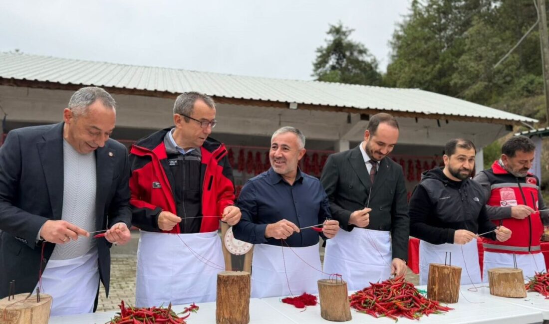 Bilecik’te bu yıl beşincisi düzenlenen Çukurören Biber Festivali’nde acı biber