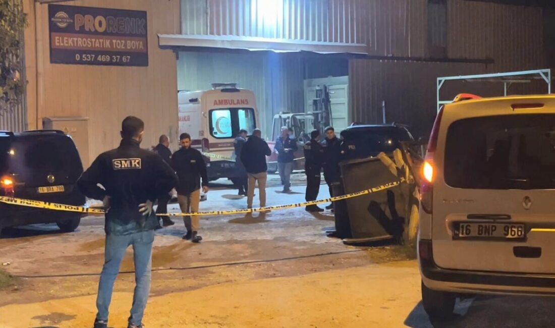 Bursa’nın Nilüfer ilçesindeki bir boyahane fabrikasında, forkliftle kaldırılmak istenen demir