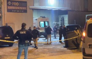 Bursa’nın Nilüfer ilçesindeki bir boyahane fabrikasında, forkliftle kaldırılmak istenen demir