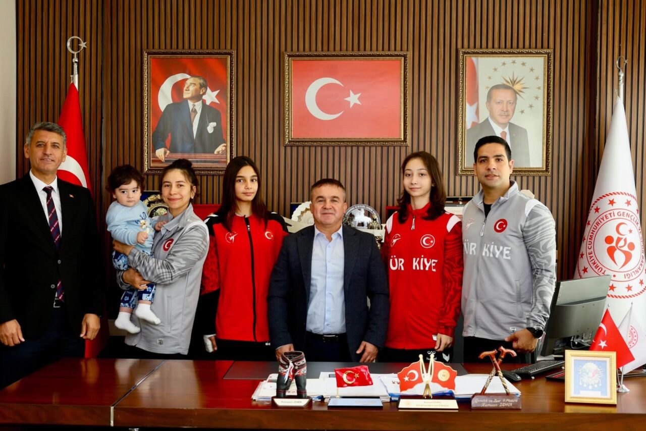 Farklı yaş kategorilerinde önemli başarılara imza atan iki sporcu, Avrupa