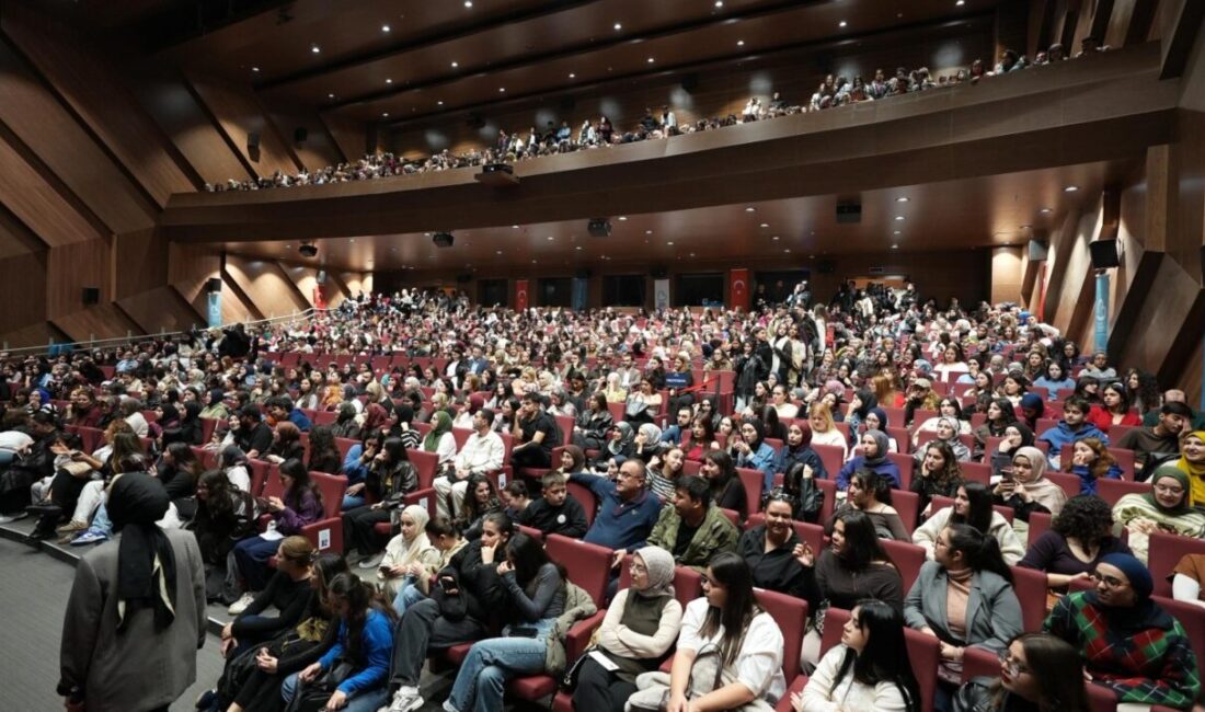 Balıkesir Büyükşehir Belediyesi tarafından düzenlenen 2. Balıkesir Kitap Fuarı, ilk