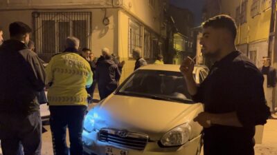 Bursa’nın Osmangazi ilçesinde bir sürücünün otomobiliyle kovaladığı genç, kaçmaya çalışırken