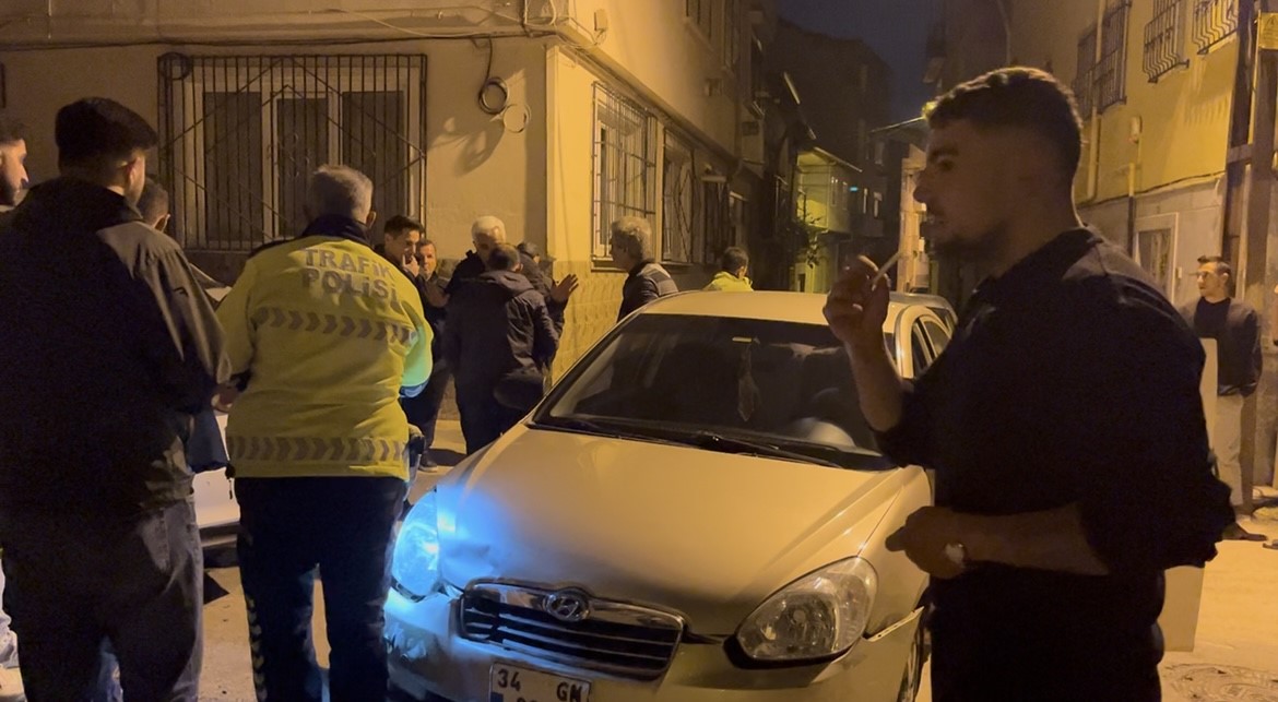 Bursa’nın Osmangazi ilçesinde bir sürücünün otomobiliyle kovaladığı genç, kaçmaya çalışırken