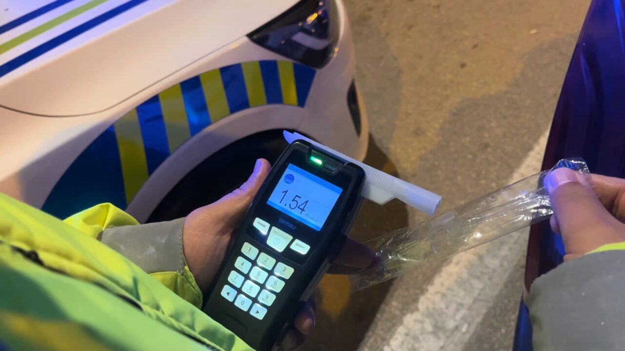 Bursa’da alkollü sürücü uygulamadan kaçarken trafik lambasına çarptı 2 Bülten Medya -