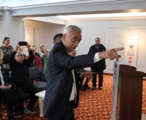 Balıkesir’in Bandırma ilçesinde düzenlenen söyleşide, Prof. Dr. Süheyl Batum ile