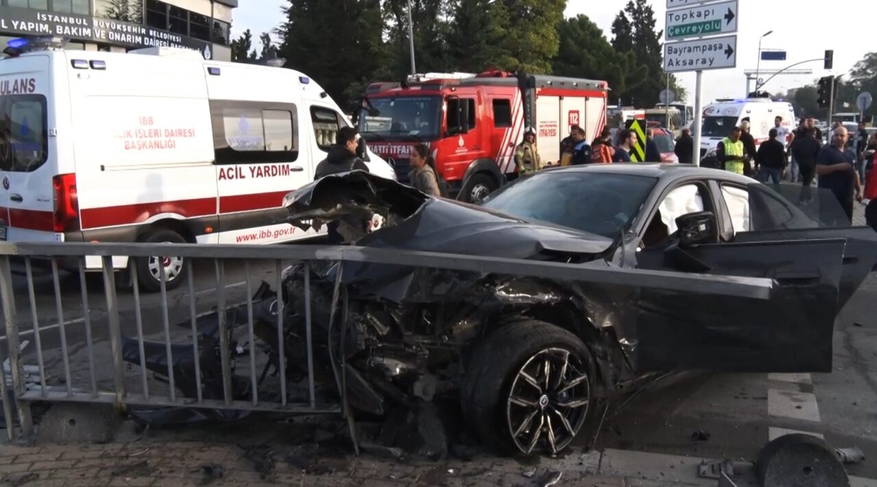  İstanbul Eyüpsultan’da trafik ışıklarının çalışmadığı öne sürülen kavşakta iki