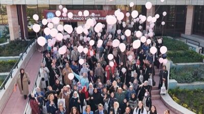 Bursa’da meme kanserinde erken teşhisin önemine dikkat çekmek amacıyla düzenlenen