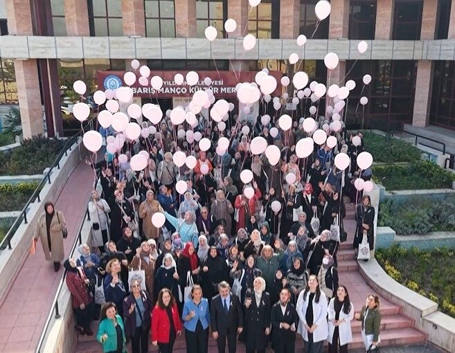 Bursa’da meme kanserine karşı gökyüzü pembeye boyandı Bursa’da meme kanserinde erken teşhisin önemine dikkat çekmek amacıyla düzenlenen