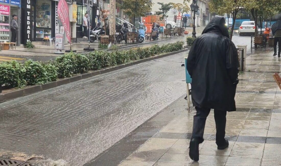 Tekirdağ’da sağanak etkili oldu! Yollar dereye döndü Tekirdağ’ın Süleymanpaşa ilçesinde etkili olan şiddetli sağanak nedeniyle bazı yollarda