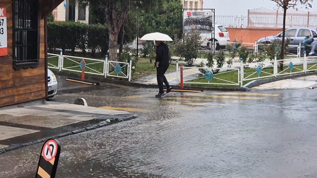 Tekirdağ’da sağanak etkili oldu! Yollar dereye döndü 1 Bülten Medya -