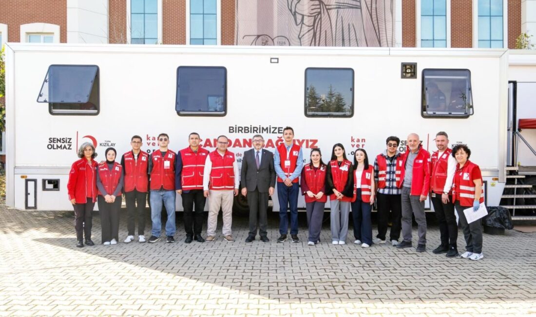 Türk Kızılay tarafından Bilecik Şeyh Edebali Üniversitesi Merkez Kampüsü’nde düzenlenen