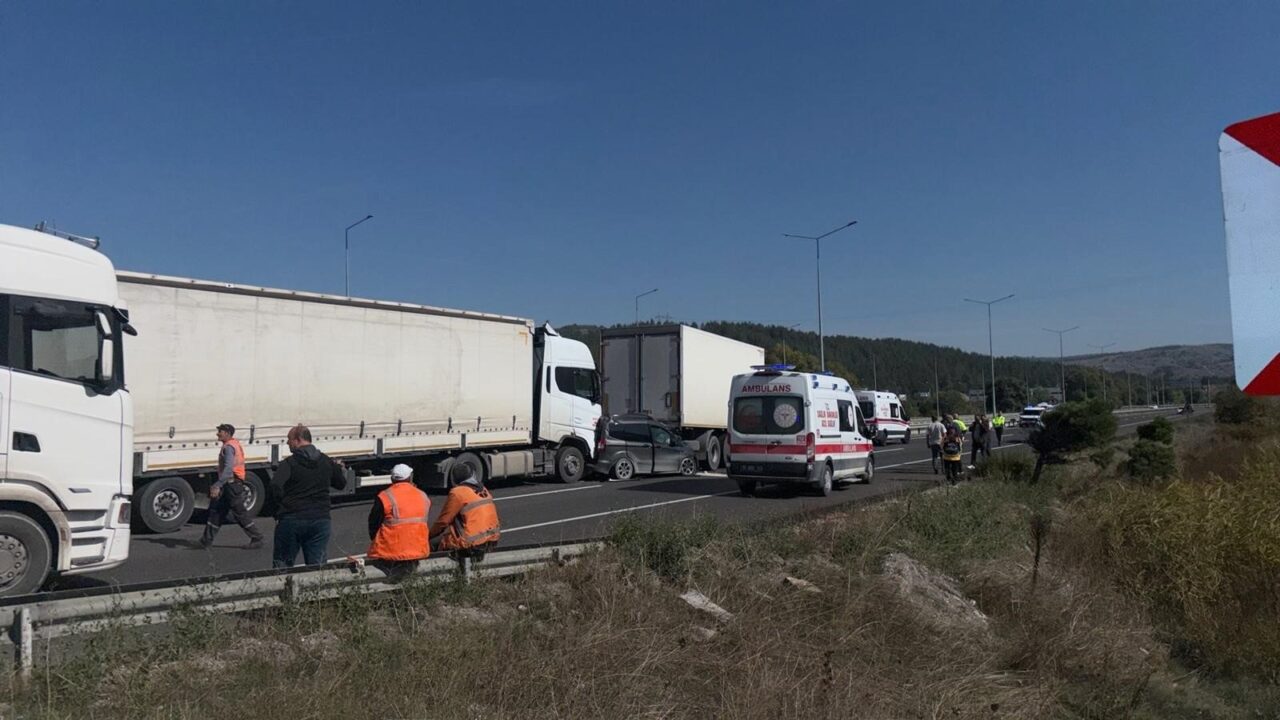 Bilecik’te zincirleme kaza: Sürücü araçta sıkıştı 1 Bülten Medya -