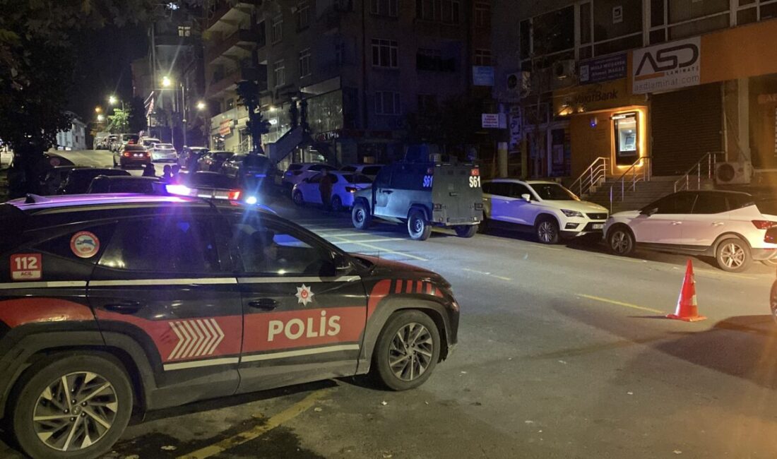 Kağıthane’de oto yıkamacıya silahlı saldırı: 28 yaşındaki genç hayatını kaybetti İstanbul Kağıthane’de motosikletli iki kişinin silahlı saldırısına uğrayan oto yıkamacı