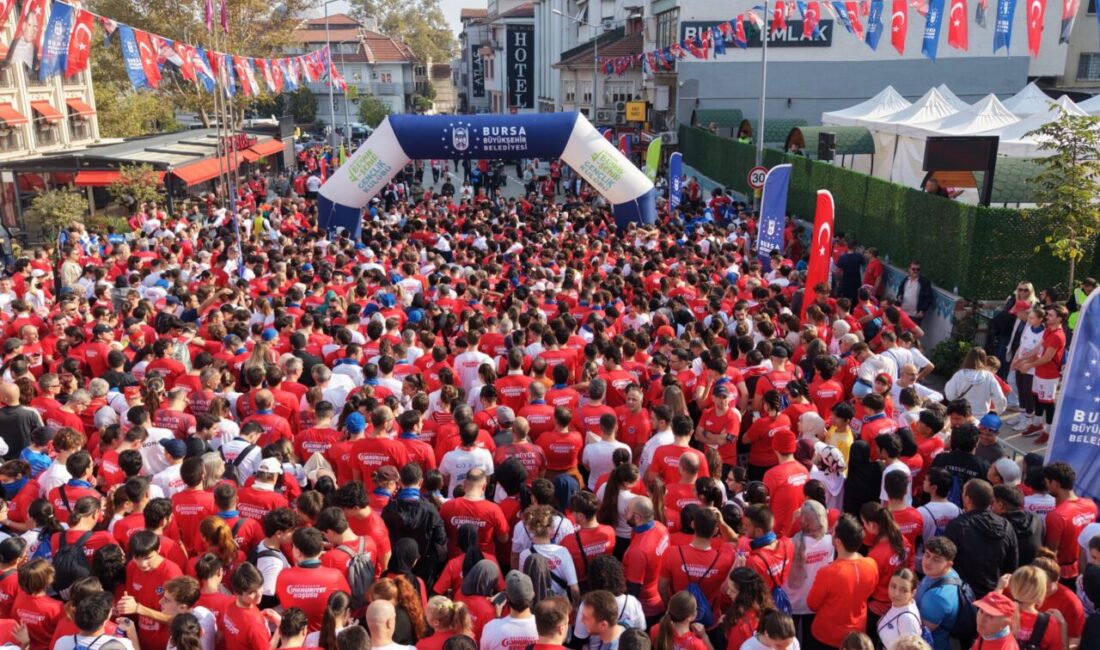 Bursa’da Cumhuriyet için binlerce kişi koştu Bursa’da Cumhuriyet’in 103’üncü yıl dönümü kapsamında düzenlenen Büyükşehir Cumhuriyet Koşusu’na