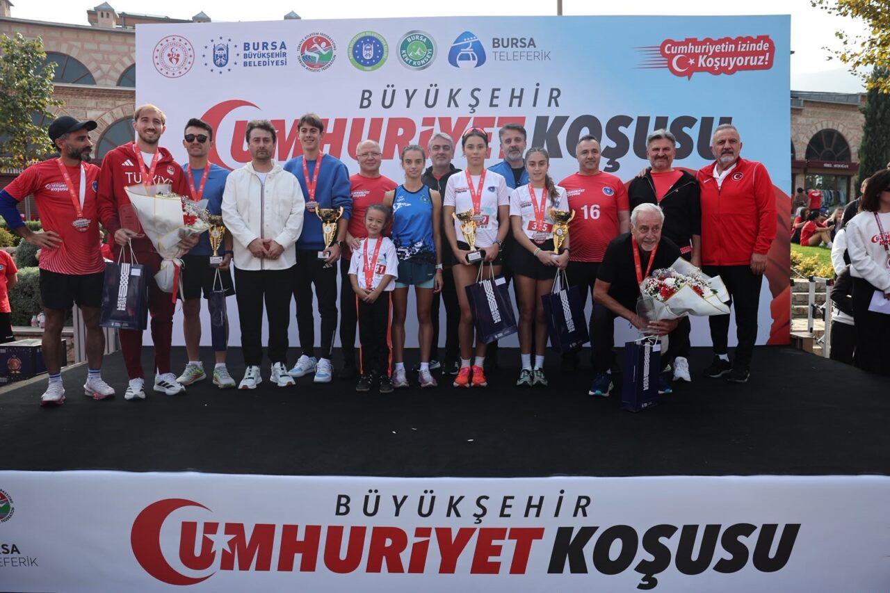 Bursa’da Cumhuriyet için binlerce kişi koştu 3 Bülten Medya -