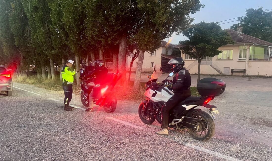 Bilecik’te motosiklet denetimi: 7 sürücüye ceza Bilecik’te jandarma ekiplerinin gerçekleştirdiği denetimlerde 192 motosiklet ve motorlu bisiklet