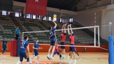 İnegöl Belediyespor Erkek Voleybol Takımı, Güner Karakaya’yı 3-2 mağlup ederek