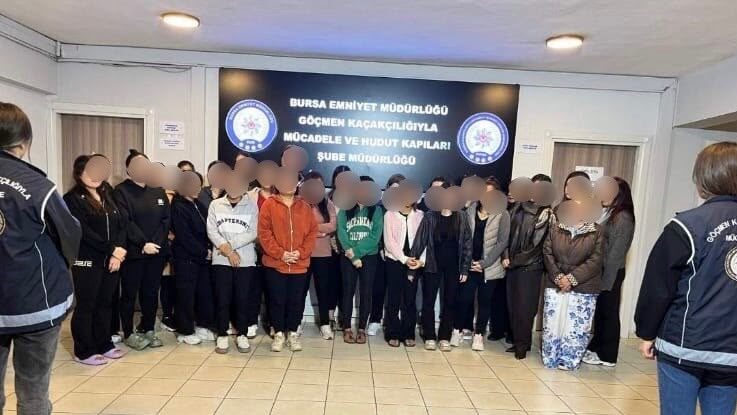 Bursa’da 7 iş yerine eş zamanlı operasyon: 26 kadın için sınır dışı işlemi Bursa’da Nilüfer ve Osmangazi ilçelerinde bulunan 7 iş yerine düzenlenen