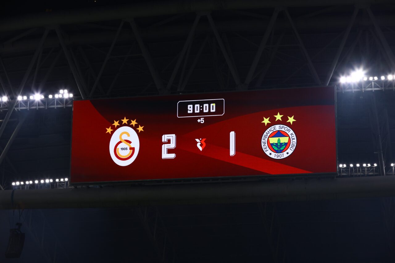 Trendyol Süper Lig’in 9. haftasında Galatasaray, sahasında Fenerbahçe’yi 2-1 mağlup