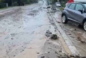 Bursa’nın Karacabey ilçesinde yaşanan dere taşkınının ardından ekipler bölgede çalışma
