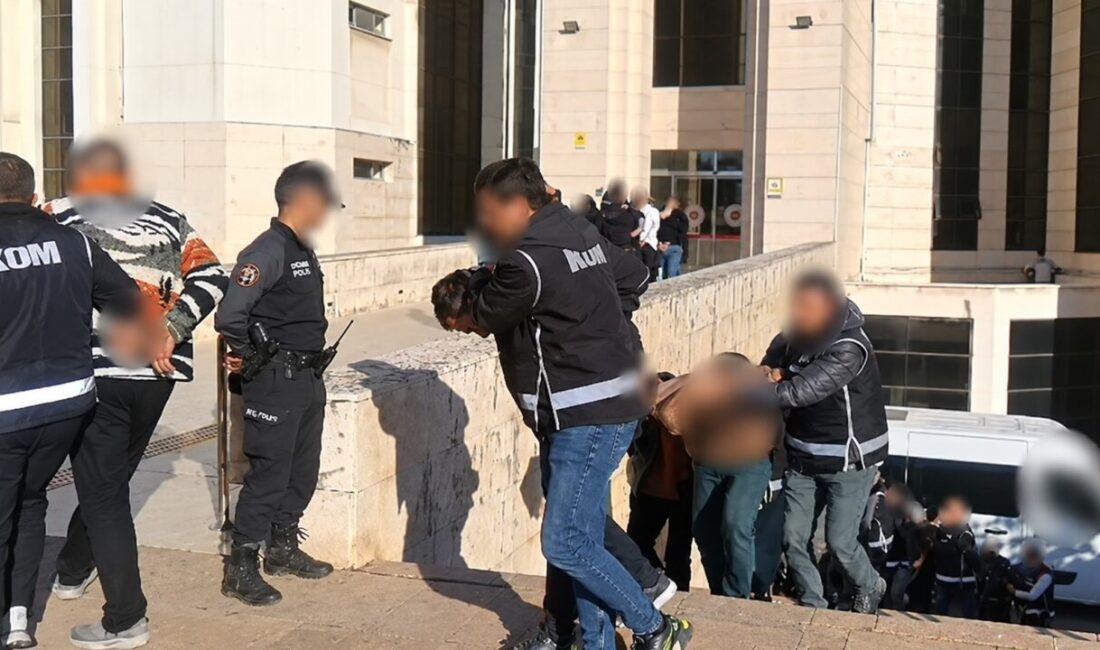 Edremit’teki silahlı saldırılarda soruşturma tamamlandı: 13 tutuklama Balıkesir’in Edremit ilçesinde iki iş yerine düzenlenen ve bir kişinin