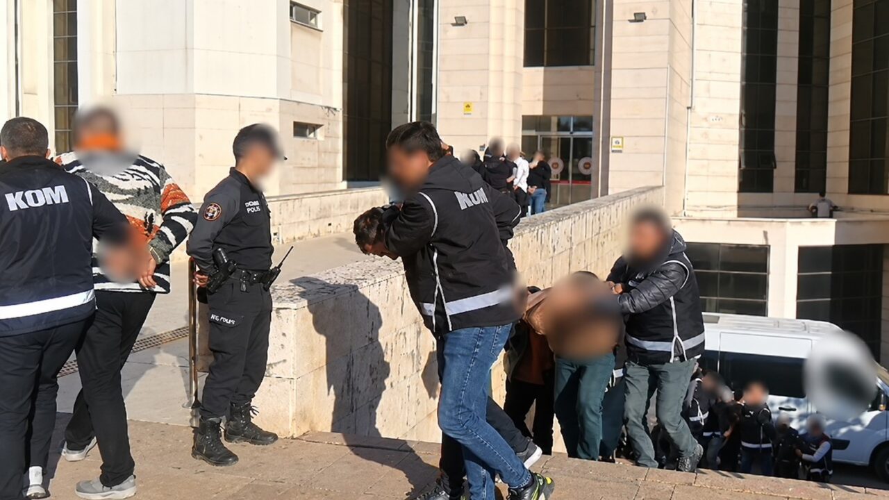Balıkesir’in Edremit ilçesinde iki iş yerine düzenlenen ve bir kişinin