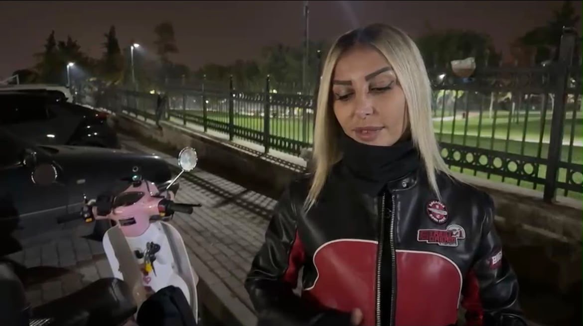 Bursa’da motosikletiyle ilerlerken yardım teklifini reddeden kadın sürücü, yaklaşık 2