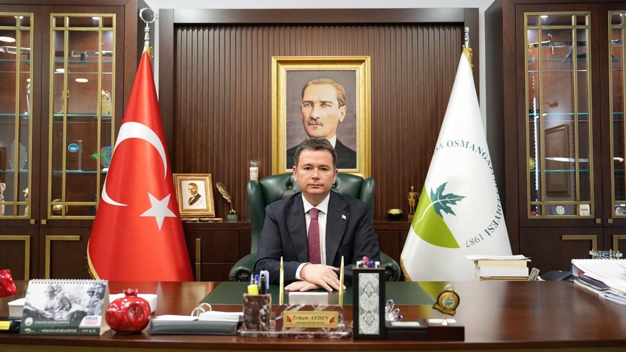 Osmangazi Belediye Başkanı Erkan Aydın, 29 Ekim Cumhuriyet Bayramı dolayısıyla