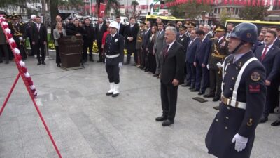  Cumhuriyet’in 103. yıl dönümü dolayısıyla Bursa’da Heykel’deki Atatürk Anıtı’na