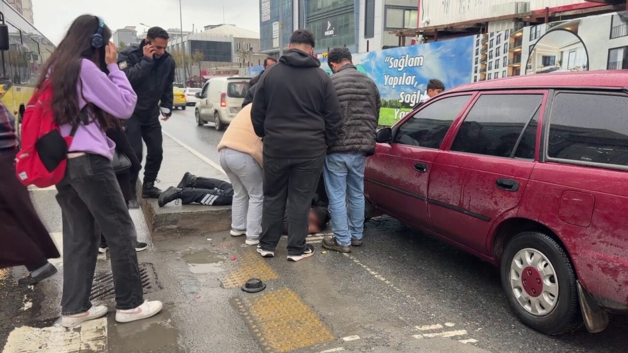 İstanbul Sultangazi’de yaya geçidinden geçmek isteyen 28 yaşındaki kadına otomobil