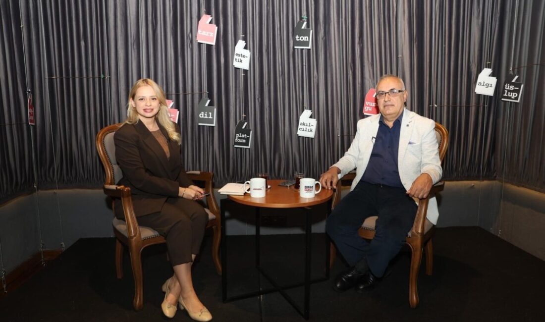 Osmangazi’de Cumhuriyet’in kuruluş süreci genç gazetecilere anlatıldı Osmangazi Belediyesi’nin Medya Buluşmaları kapsamında araştırmacı yazar Aydın Keleşoğlu, Cumhuriyet’in