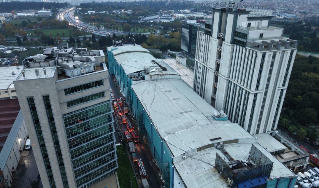 Bayrampaşa’da düğün salonunun çatısında yangın çıktı İstanbul Bayrampaşa’da 5 katlı iş merkezinin üst katındaki düğün salonunda