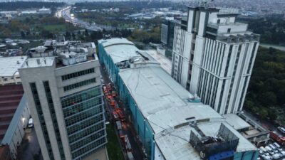 İstanbul Bayrampaşa’da 5 katlı iş merkezinin üst katındaki düğün salonunda