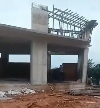 Kestel’de inşaatın ikinci katından düşen işçi yaralandı Bursa’nın Kestel ilçesindeki sanayi bölgesinde bulunan inşaatta çalışan işçi, henüz