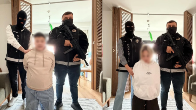 İstanbul’un Sarıyer ilçesinde düzenlenen operasyonda, uluslararası düzeyde aranan iki şüpheli