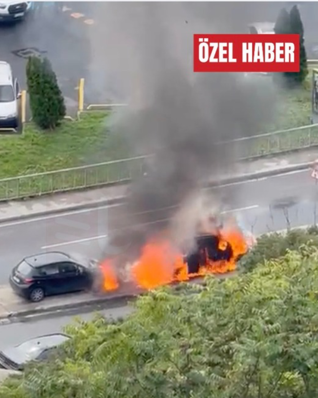 İstanbul Eyüpsultan’da park halindeki elektrikli otomobilde çıkan yangın itfaiye ekiplerinin
